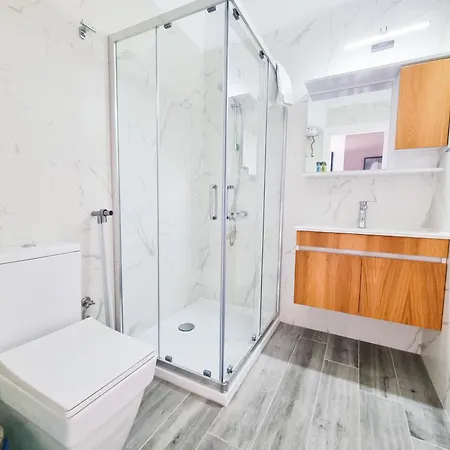 With Aqua Park In Isabella, Caesar Blue Resort, Lunch 4pm, Spa, Gym And Kids Club 아파트 Gastria