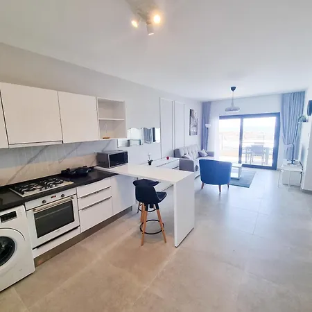 With Aqua Park In Isabella, Caesar Blue Resort, Lunch 4pm, Spa, Gym And Kids Club Appartamento Gastria