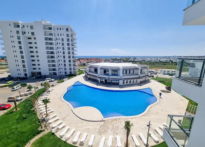 With Aqua Park In Isabella, Caesar Blue Resort, Lunch 4pm, Spa, Gym And Kids Club Apartmán