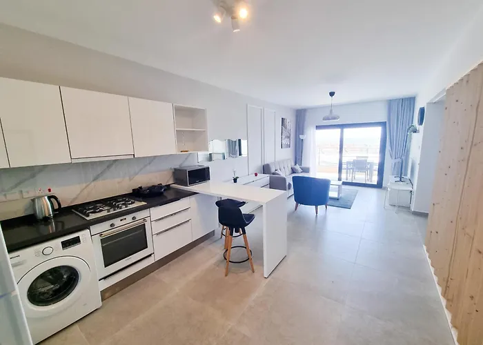 With Aqua Park In Isabella, Caesar Blue Resort, Lunch 4pm, Spa, Gym And Kids Club Apartment Gastria